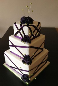 modern_purple_wedding_cake